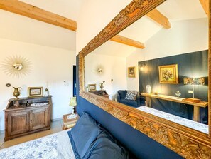 2 bedrooms, soundproofing, iron/ironing board, WiFi