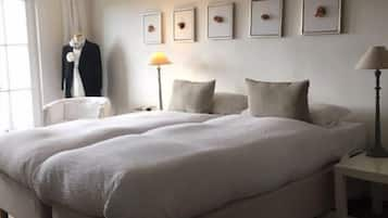 Double Room (Frederique) | Individually decorated, free WiFi, bed sheets