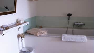 مغطس/حوض استحمام عميق