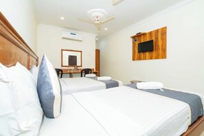 Deluxe-Dreibettzimmer | 1 Schlafzimmer, Schreibtisch, Bügeleisen/Bügelbrett, kostenloses WLAN