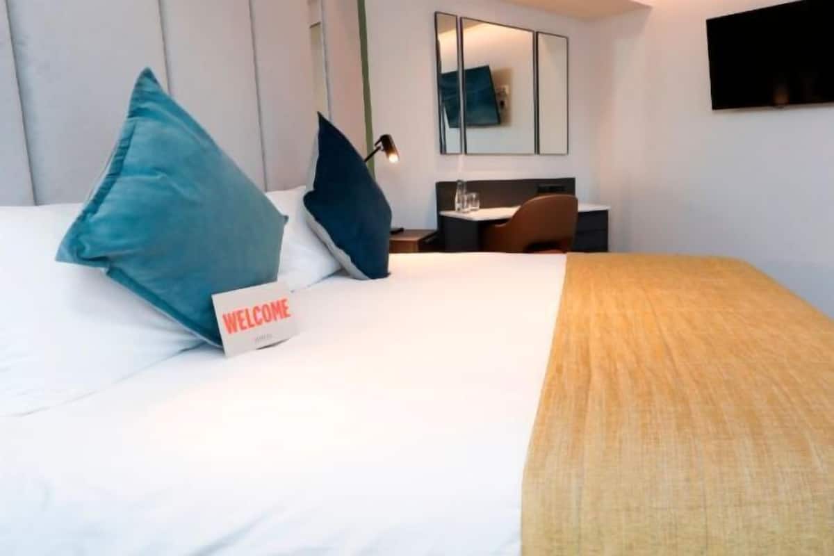 In-room safe, desk, laptop workspace, blackout drapes