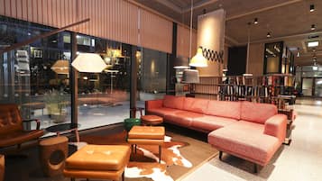 Coin salon dans le hall