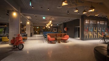 Coin salon dans le hall