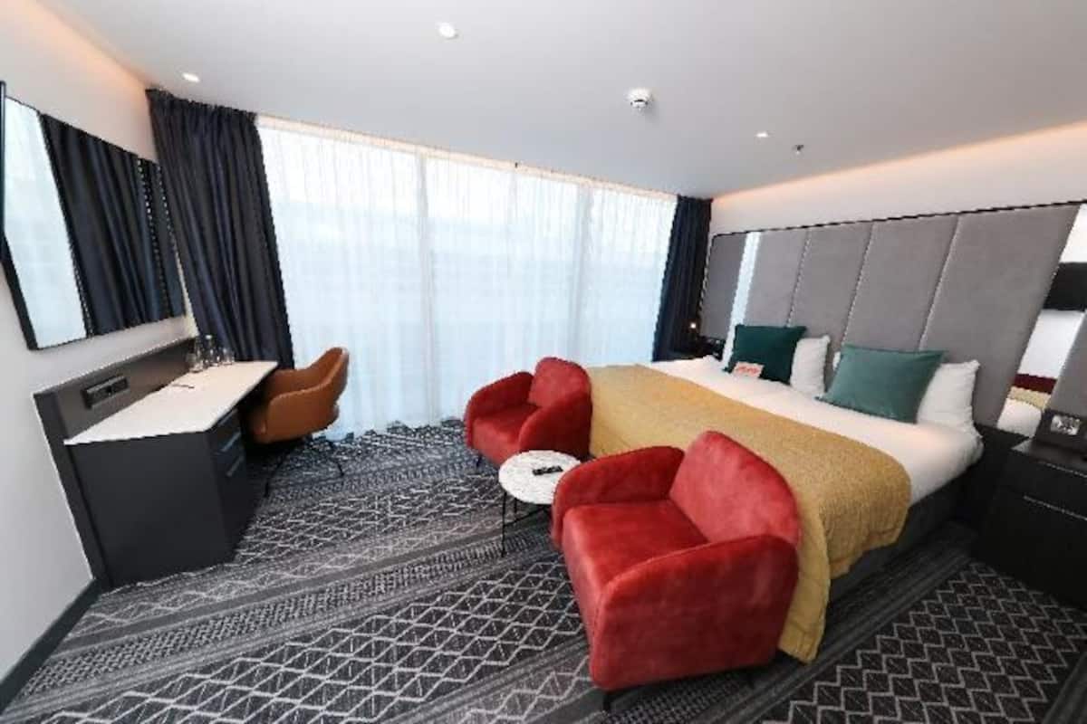 In-room safe, desk, laptop workspace, blackout drapes