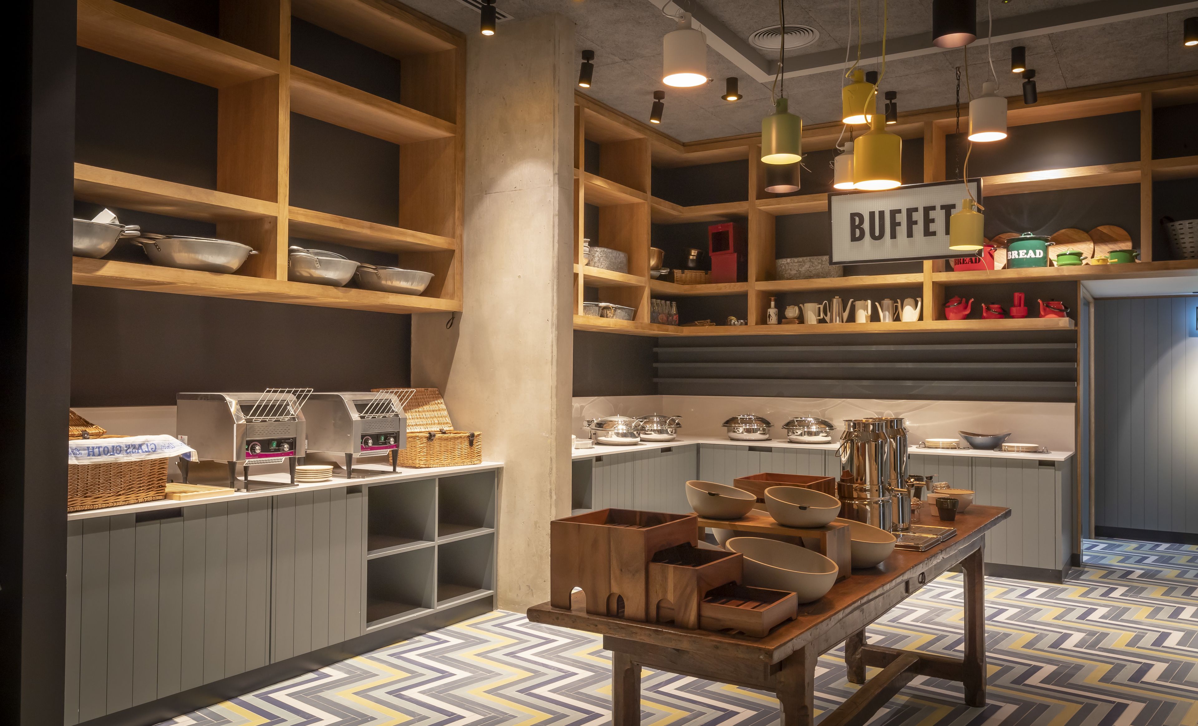 daily buffet breakfast for a fee