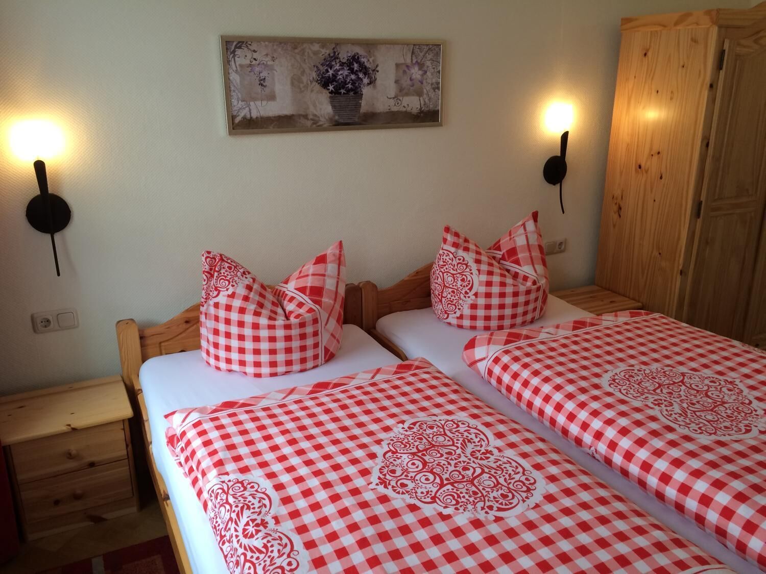 Skrifborð, ókeypis þráðlaus nettenging, rúmföt