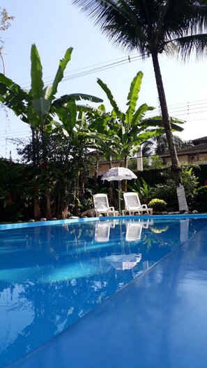 Outdoor pool, pool loungers