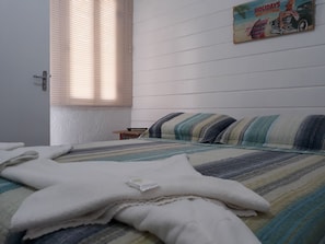 Minibar y ropa de cama 