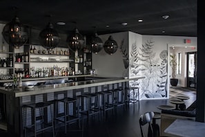 Serves breakfast and happy hour