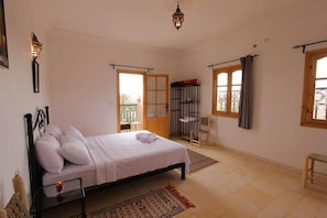 Frigobar, cofres nos quartos, individualmente decorados