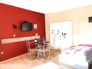 Iron/ironing board, free WiFi, bed sheets - Tripcologne Apartments since 2013 (Cologne)