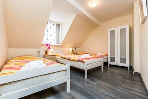 Apartment, 2 Bedrooms, Kitchen (W8) | Iron/ironing board, free WiFi, bed sheets - Tripcologne Apartments since 2013 (Cologne)