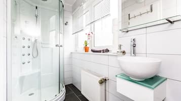 Apartment, 2 Schlafzimmer, Küche (W2) | Dusche im Bad