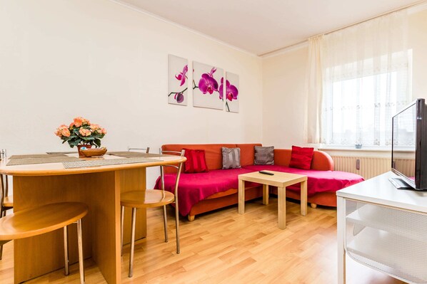 Apartment, 2 Bedrooms, Kitchen (W7) | Living area