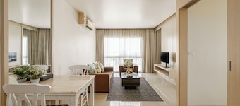 Jolly Suites Petkasem