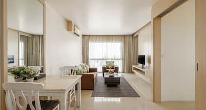 Jolly Suites Petkasem