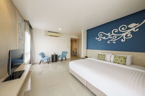 Suite  | Minibar, in-room safe, desk, blackout curtains - Jolly Suites Petkasem (Krathum Baen)
