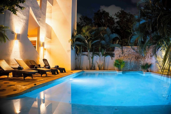 Outdoor pool, pool loungers