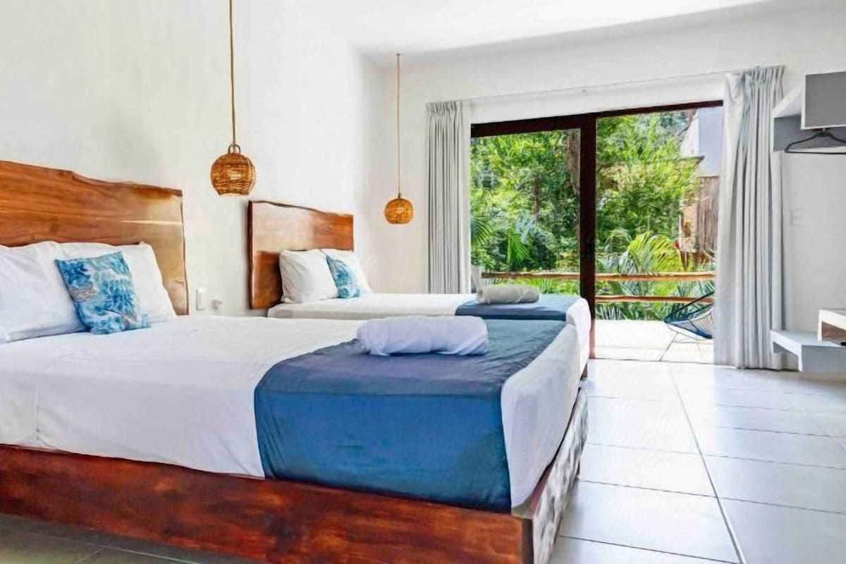 Premium bedding, minibar, in-room safe, iron/ironing board (on request)