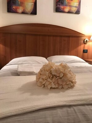 Triple Room | Down comforters, in-room safe, desk, soundproofing - Casa Gaia Venice (Mestre)