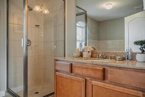 Hair dryer, towels - MVC - Sweet Penthouse - 2 FREE Attraction Tickets with EACH night Stay Including Dollywood (Pigeon Forge)