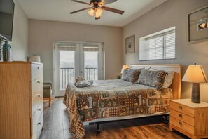 5 bedrooms, desk, iron/ironing board, free WiFi