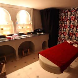 Soins de manucure et de pédicure, massages