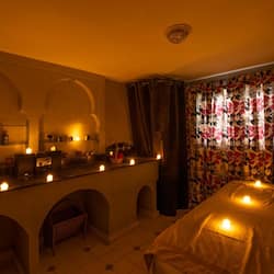 Soins de manucure et de pédicure, massages