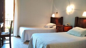 Desk, cots/infant beds, bed sheets