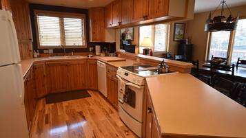 Condo (MH137) | Private kitchen | Fridge, microwave, oven, stovetop