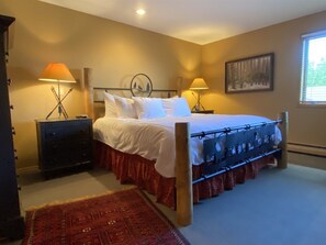 Condo (MH137) | 3 bedrooms, premium bedding, laptop workspace, free WiFi - Mountain Harbor #137 3 Bedroom Condo (Whitefish)