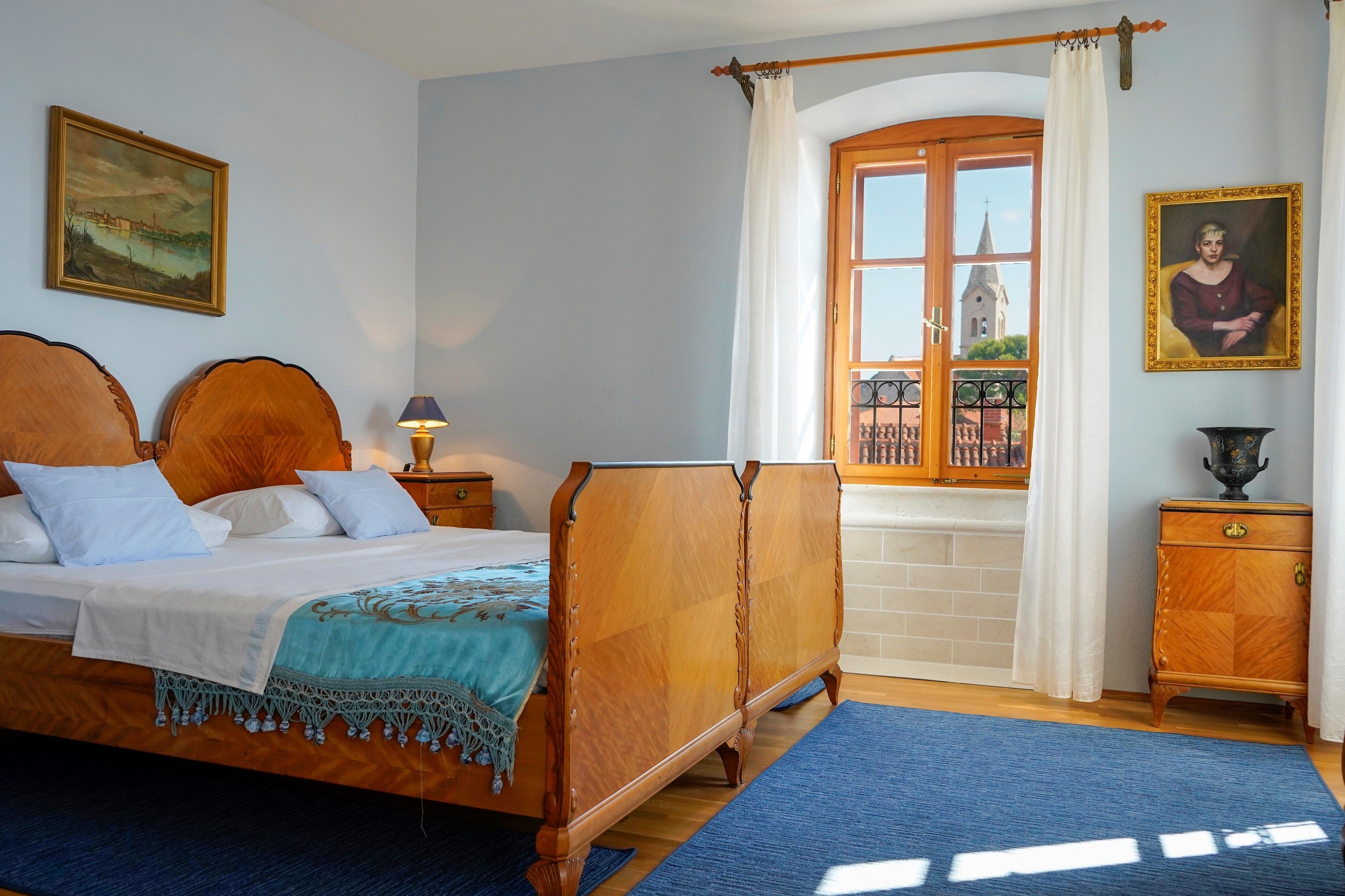 4 bedrooms, iron/ironing board, free cribs/infant beds, rollaway beds