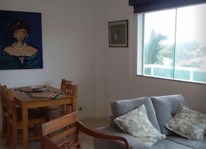 Apartamento, 2 quartos | Área de estar