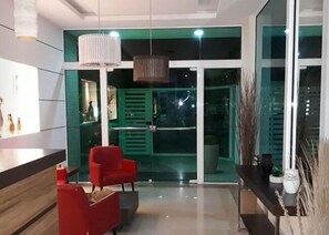 Lobby - 2 Qtos Predio Novo em Cabo Frio (Cabo Frio)