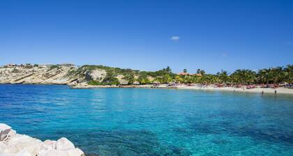 Blue Bay Ocean View Apartment