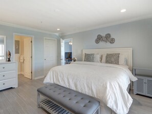 House, Multiple Beds (Dolphin Dance)