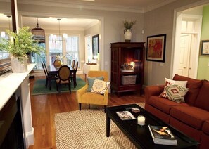 獨棟房屋, 多張床 (Crawford Main House) | 客廳