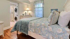 House, Multiple Beds (Craftsmith Cottage) - Craftsmith Cottage (Savannah)