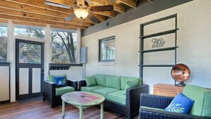 House, Multiple Beds (Craftsmith Cottage) | Living room - Craftsmith Cottage (Savannah)