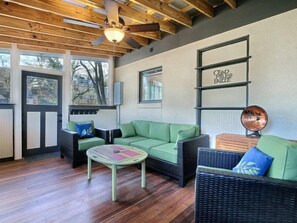 House, Multiple Beds (Craftsmith Cottage) | Living room
