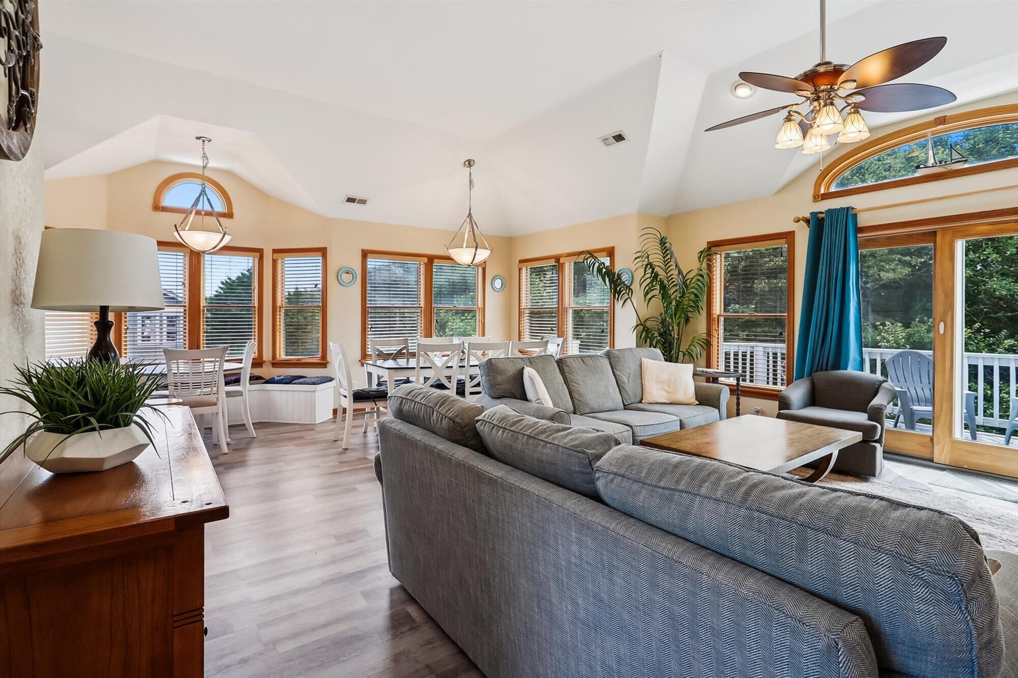 Televisión, chimenea