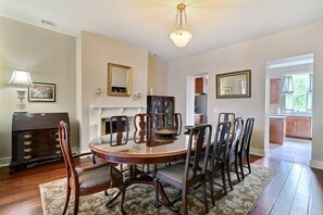 House, Multiple Beds (Change Of Place Main House) | 3 bedrooms, iron/ironing board, bed sheets - Change Of Place Main House (Savannah)