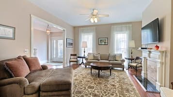 House, Multiple Beds (Change Of Place Main House) | Living room