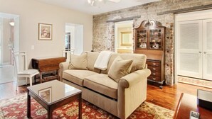 House, Multiple Beds (Change of Place Estate) | Living room - Change of Place Estate (Savannah)