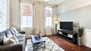 Lejlighed - 1 kingsize-seng (Above Broughton St 3015B) | Stue