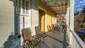 House, 1 Queen Bed (Bird Baldwin Parlor) | Balcony - Bird Baldwin Parlor (Savannah)