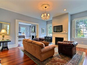 House, 1 Queen Bed (Bird Baldwin Parlor) | Living room