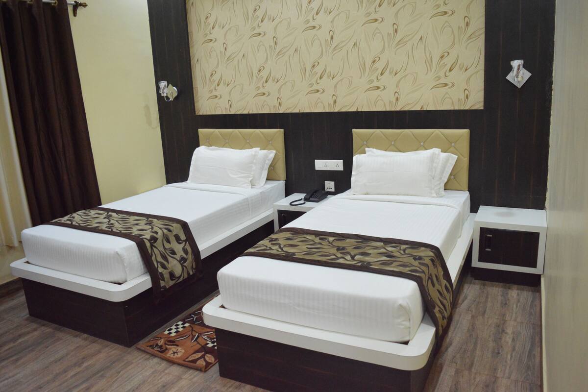 Deluxe Double Room, 1 Large Single Bed, Accessible, City View | 1 bedroom, in-room safe, desk, soundproofing