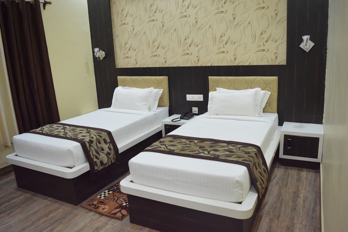 Deluxe Double Room, 1 Large Single Bed, Accessible, City View