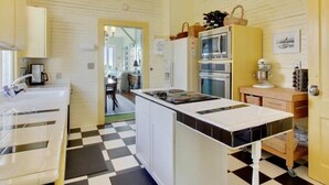 Stovetop, dishwasher - Seas the Day (Tybee Island)